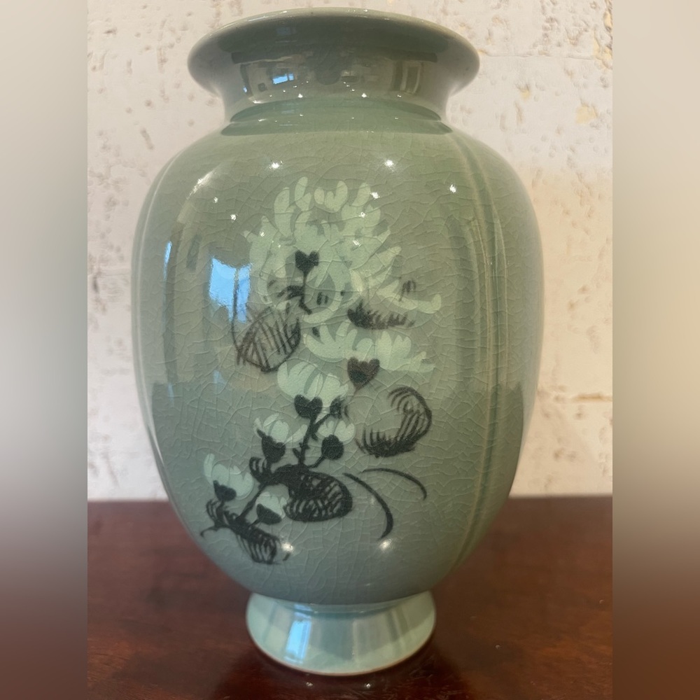 Vase - Picture 4 of 8